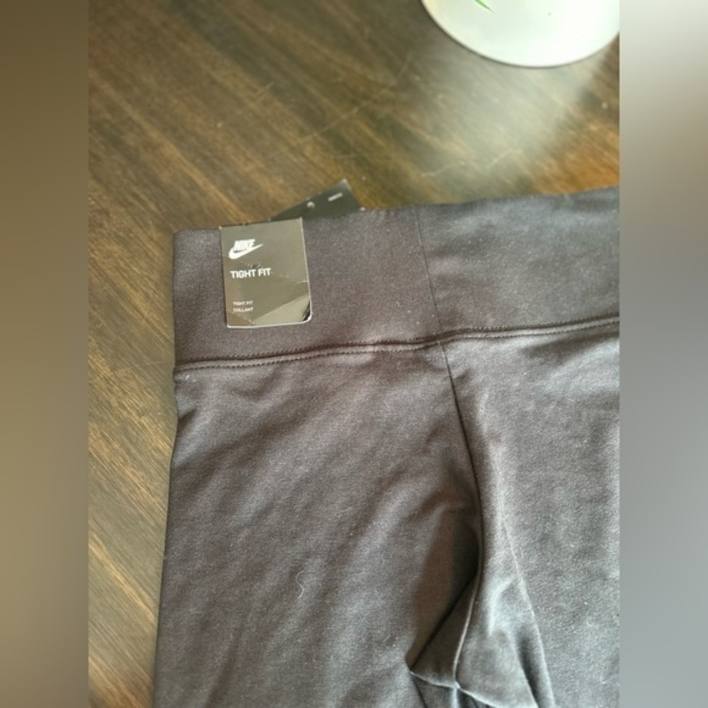 NWT Nike Sportswear Leg-A-See Women's Bike Shorts, Size XS - Picture 3 of 4